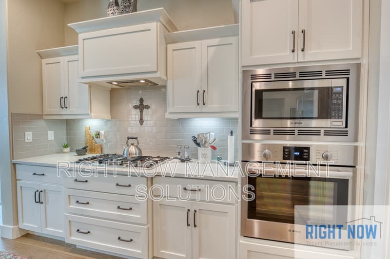 Eagle House: 4113 West Gray Fox Street
