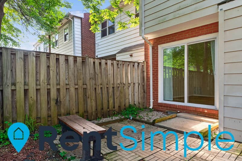 Woodbridge Townhome: 14828 Ensor Ct.