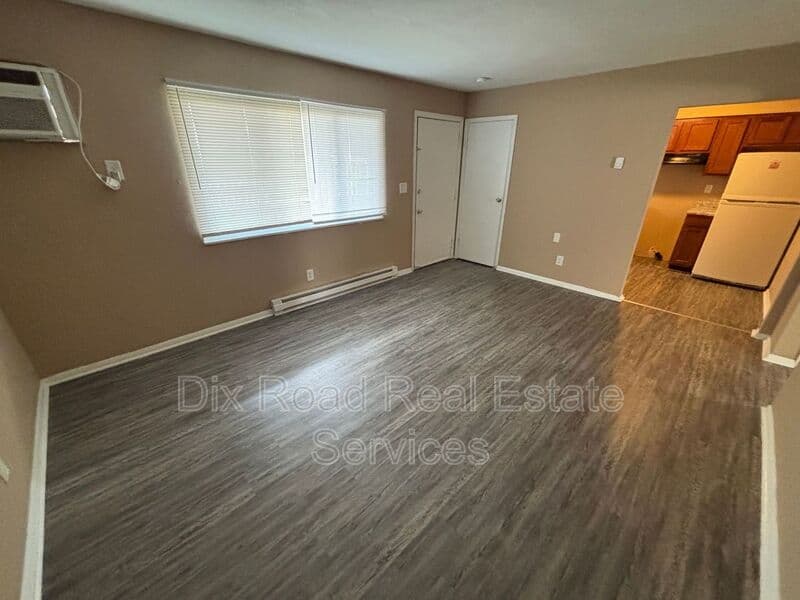 Trenton House: 410 Mars Rd