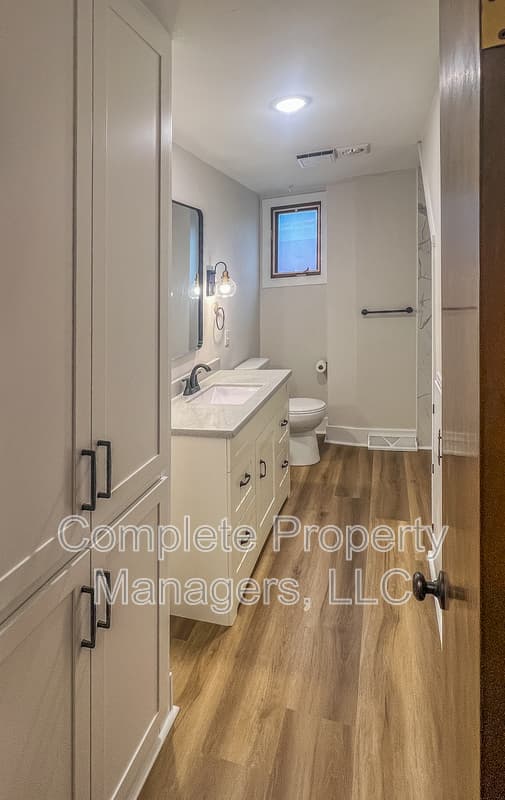 Owatonna House: 118 Franklin Avenue