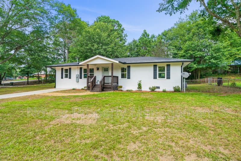 Carrollton House: 320 Adamson Avenue