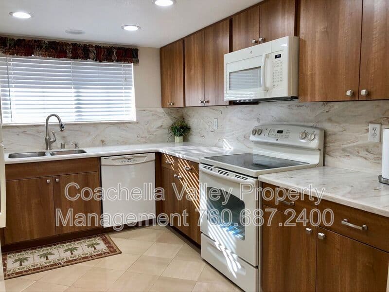 Palm Springs Condo: 500 S. Farrell Drive