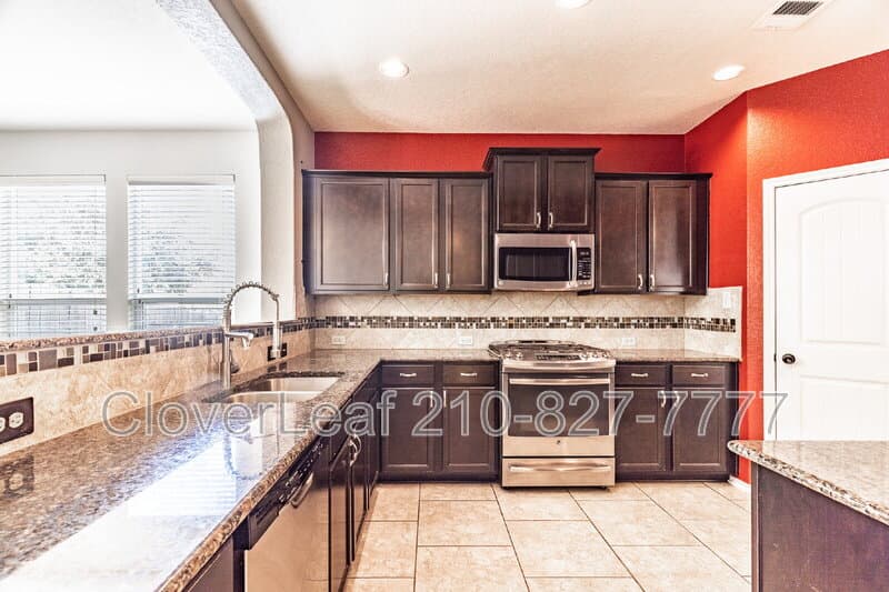 Schertz House: 764 Clearbrook Ave