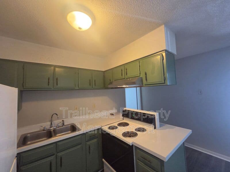 Independence House: 324 W College St