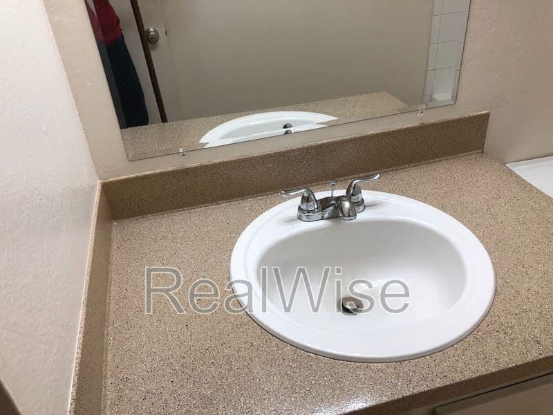 Portland Condo: 13435 SE Stark St
