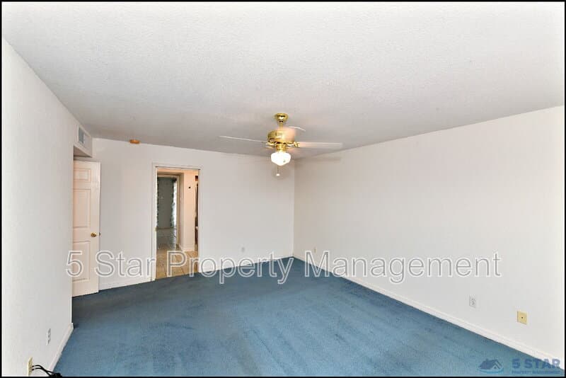El Paso House: 14101 Koshare Ct