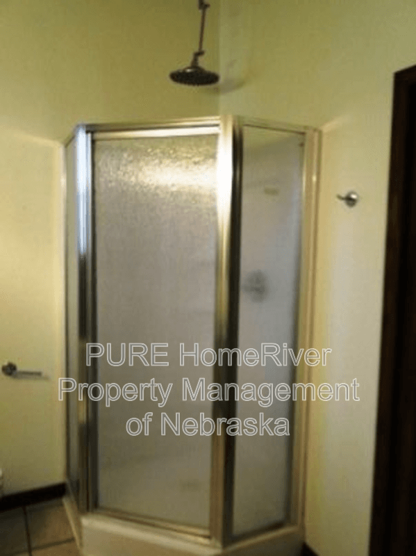 Omaha House: 1009 N 49th Ave