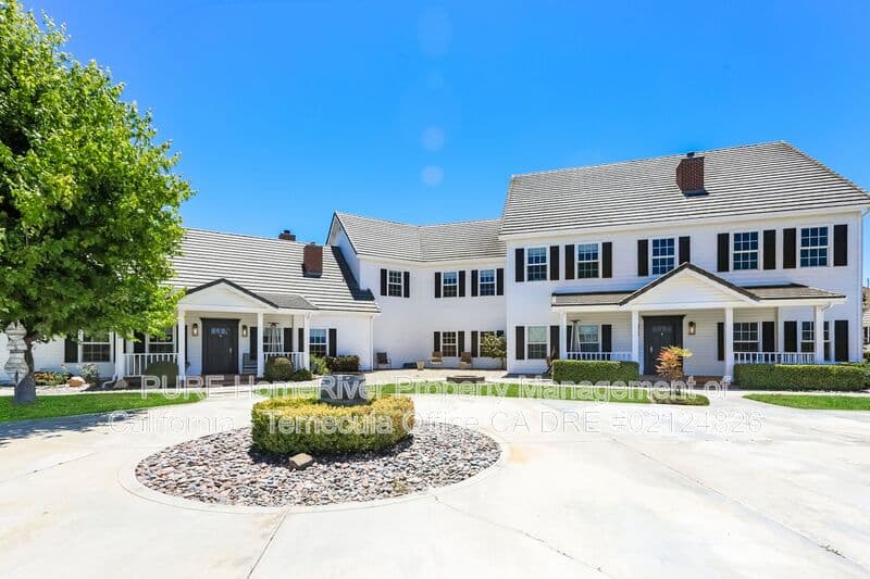Murrieta House: 36475 Avenida La Cresta
