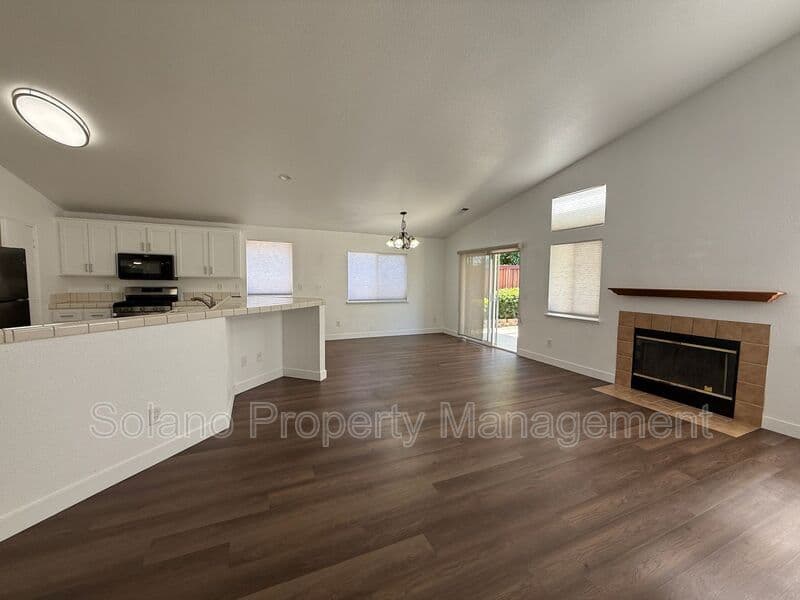 Dixon House: 1030 Windmill Dr