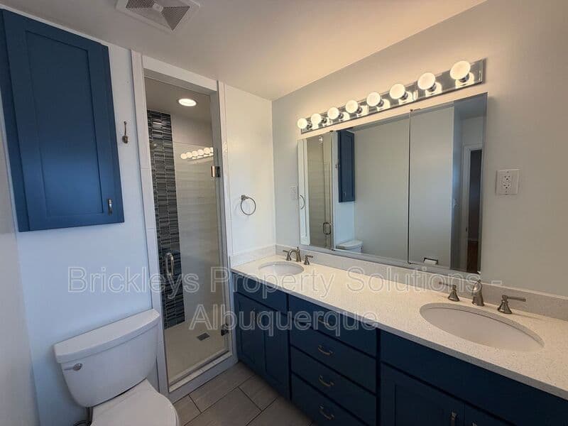 Albuquerque House: 2808 Charleston St NE