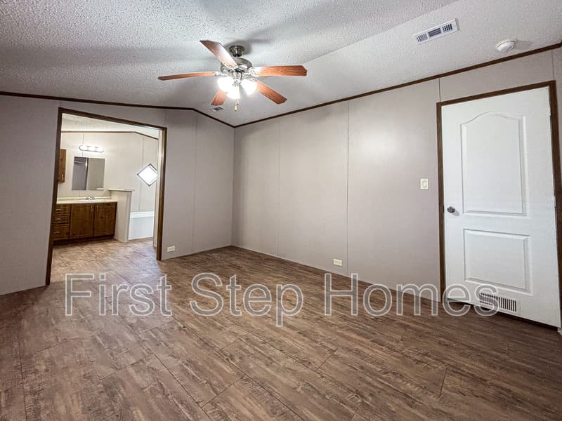 Tyler House: 618 San Rafael St