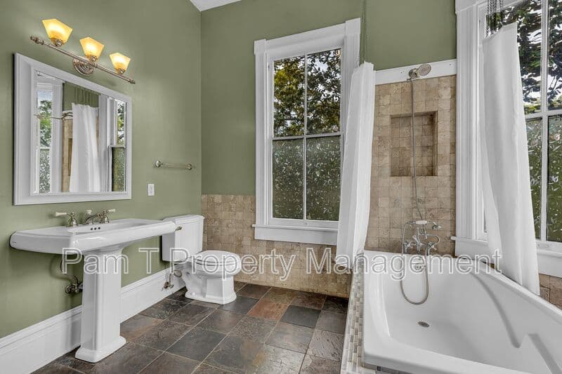 Savannah House: 201 W 37th St