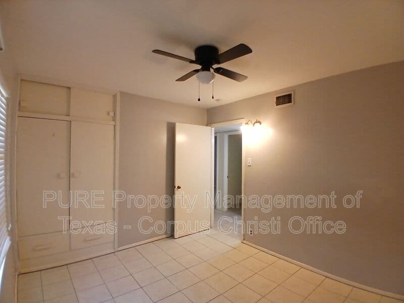 Corpus Christi House: 4701 Prinston Dr