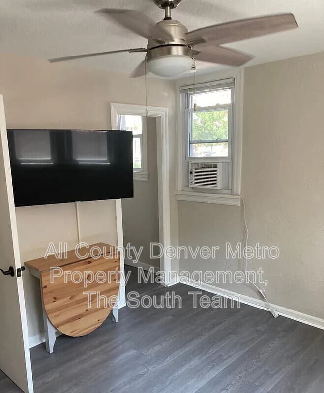 Englewood Condo: 3700 S Lincoln St