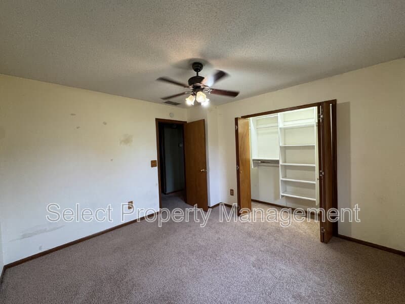Fort Wayne House: 1309 Misty River Dr