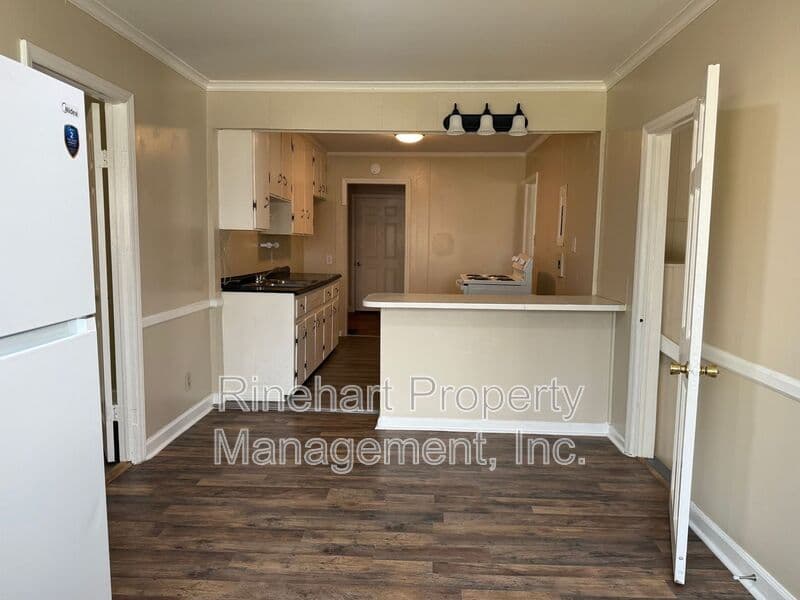 Rock Hill House: 242 South Cherry Road