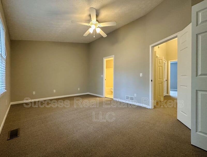 Kennesaw House: 1016 Kennesborough Rd NW