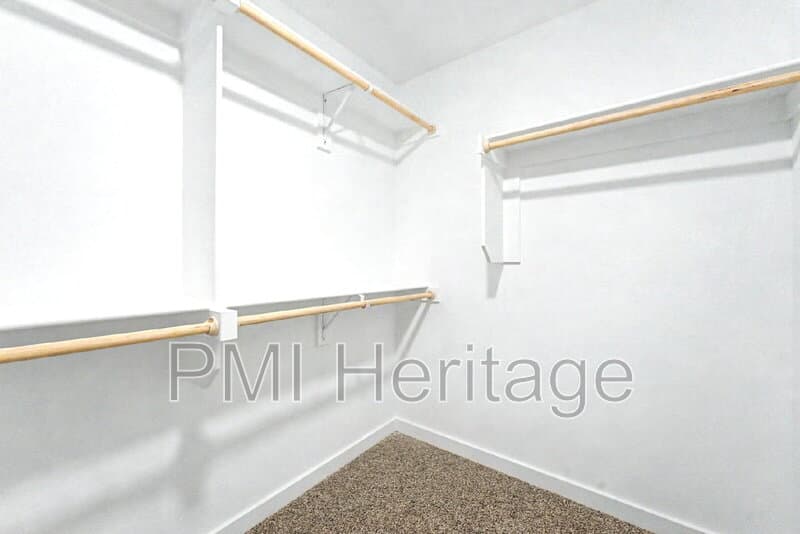 Centerton House: 550 Discovery Ave