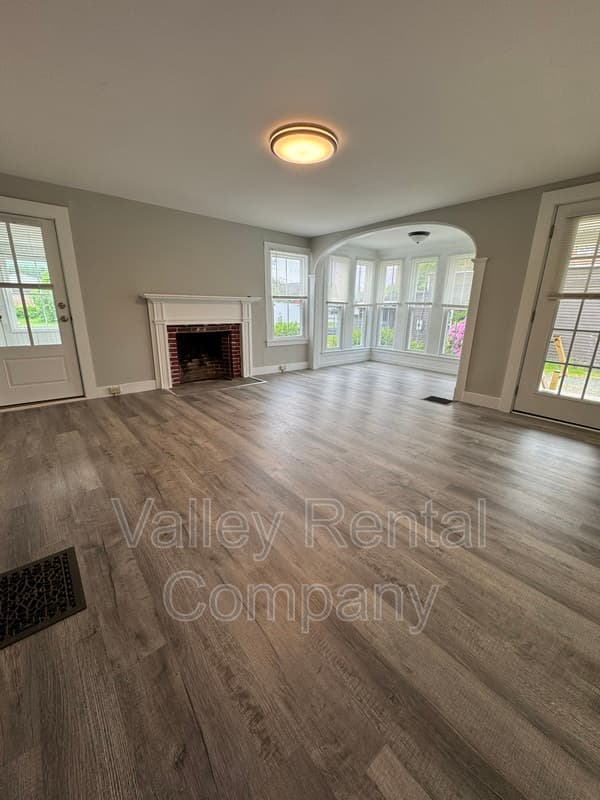 Sunderland House: 118 North Main Street - 1