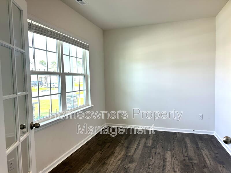 Fayetteville House: 5611 Tantobie Rd