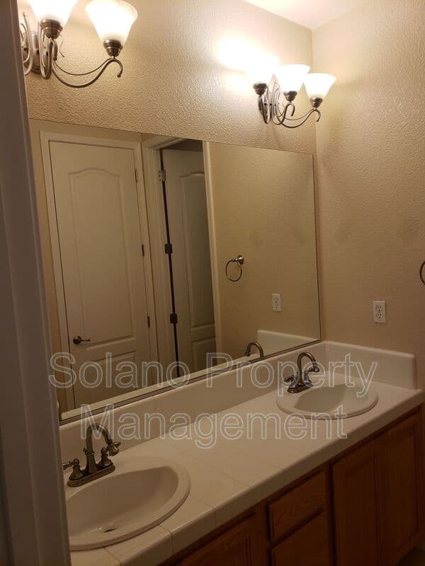 Vacaville House: 2167 Newcastle Dr.