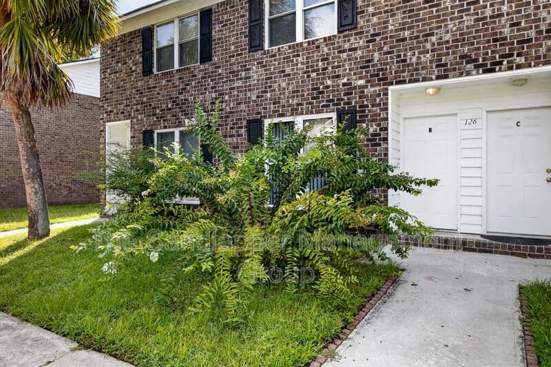 Summerville Townhome: 126 Langley Drive