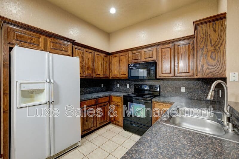 Yukon House: 3517 Galatian Way
