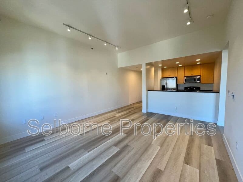Oakland House: 1401 Jackson Street