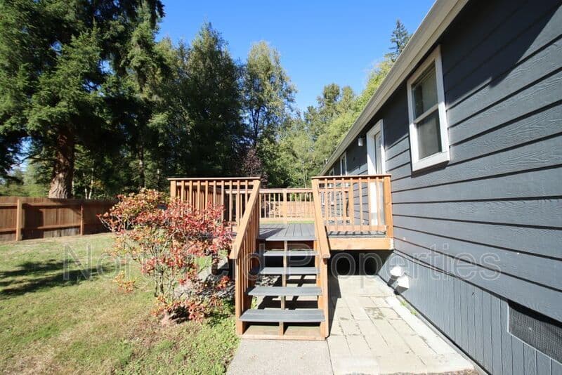 Tulalip House: 12105 26th Ave NE