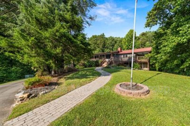 Knoxville House: 2004 Thompson Road