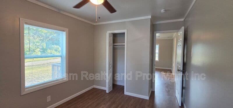 Kings Mountain House: 918 Mountain Crest Dr