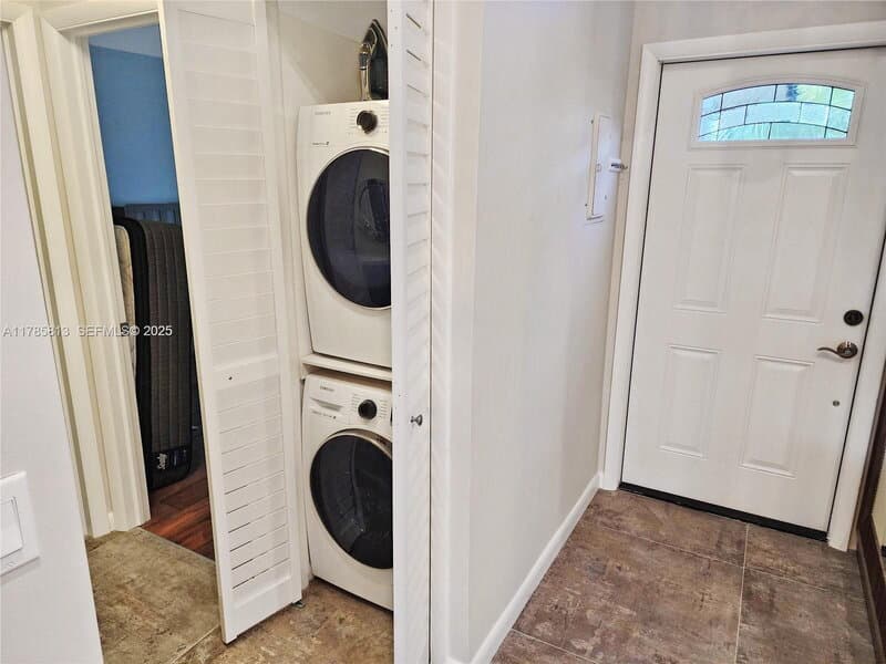 Hollywood Townhome: 249 Briarwood Circle