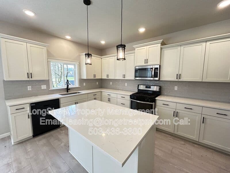 Adair Village House: 7237 SE Berg Dr
