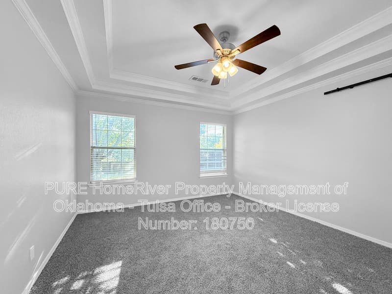 Collinsville House: 10736 E 120th St N