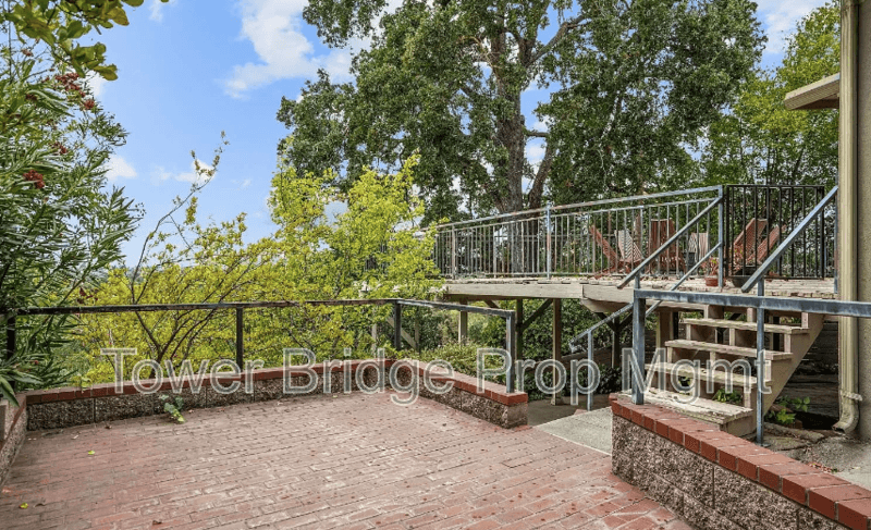 Fair Oaks House: 3937 Orangewood Dr