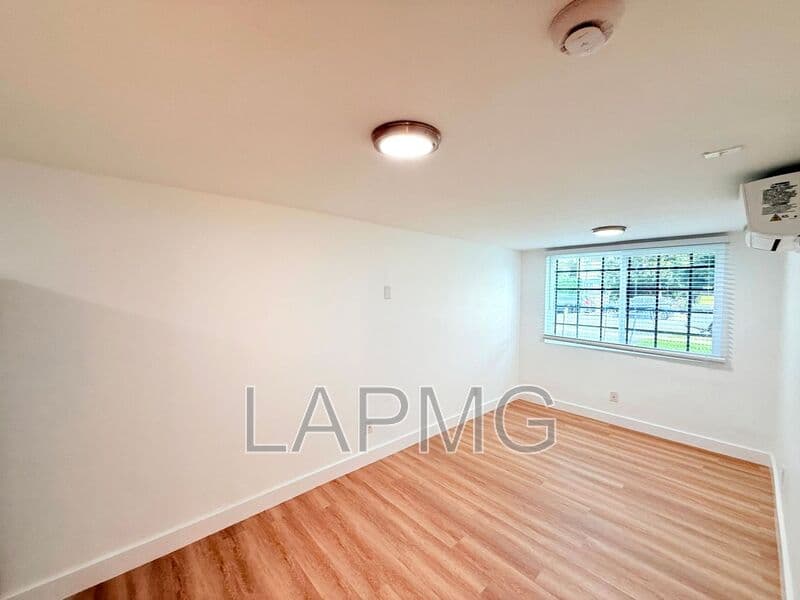 Los Angeles House: 1715 Westmoreland Blvd
