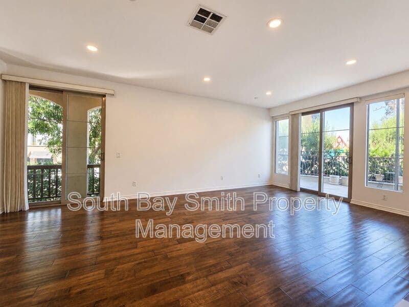 Redondo Beach Townhome: 84 Palos Verdes Blvd