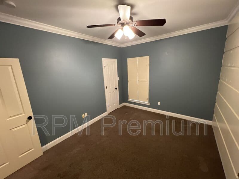 Zachary House: 7335 Oakview Dr.
