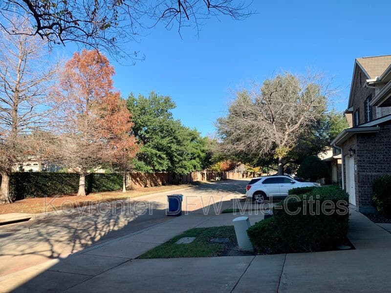 Lewisville House: 2993 St Andrews Drive