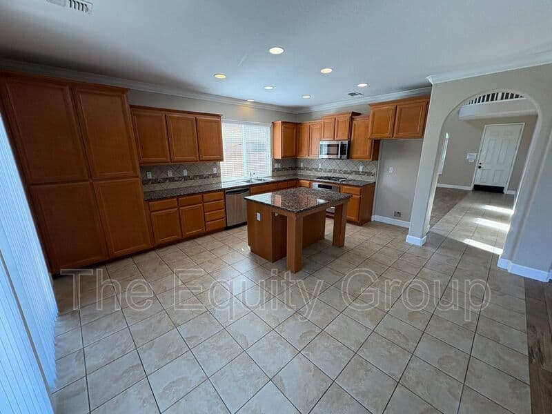 Visalia House: 3116 W Buena Vista
