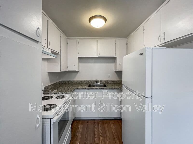 San Jose House: 5719 Via Monte Dr