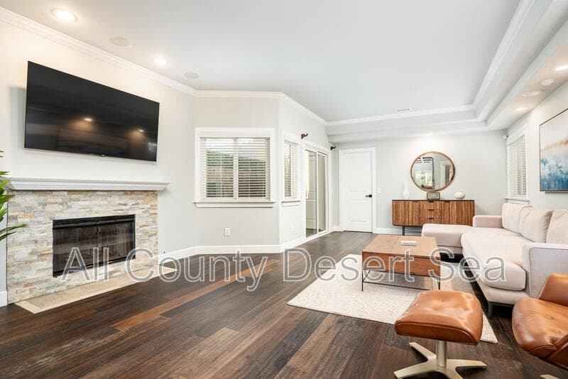 Huntington Beach House: 621 8th St