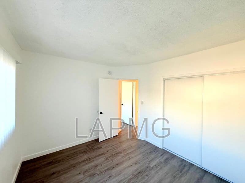 Los Angeles House: 1426 South Point View
