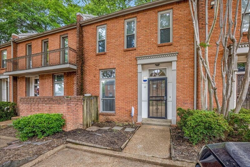 Memphis House: 1694 Belvedere Court