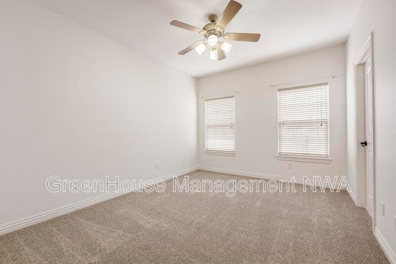 Bentonville House: 4003 SW Hawthorne Place