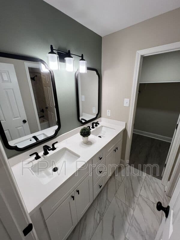 Baton Rouge House: 8724 Pecan Tree Dr.