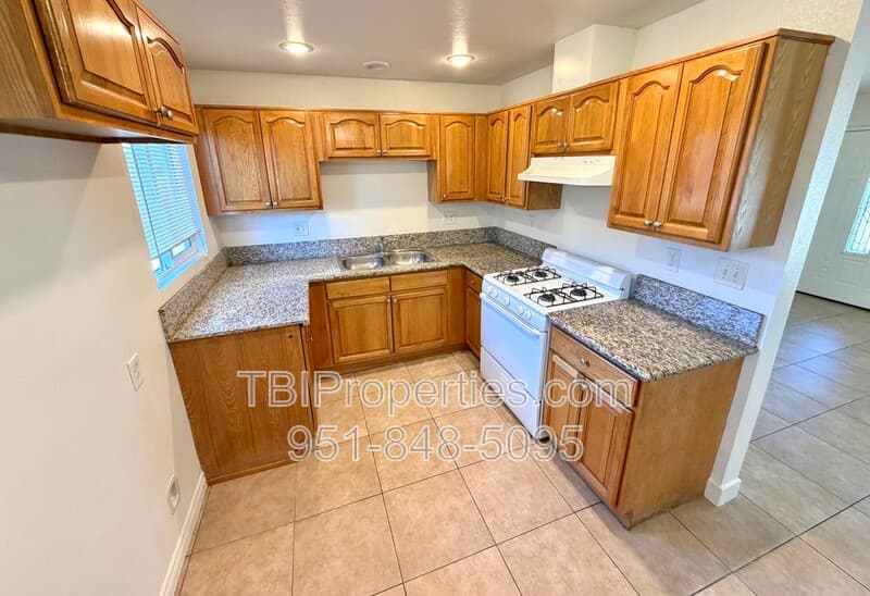 Riverside House: 8756 Greenpoint Ave