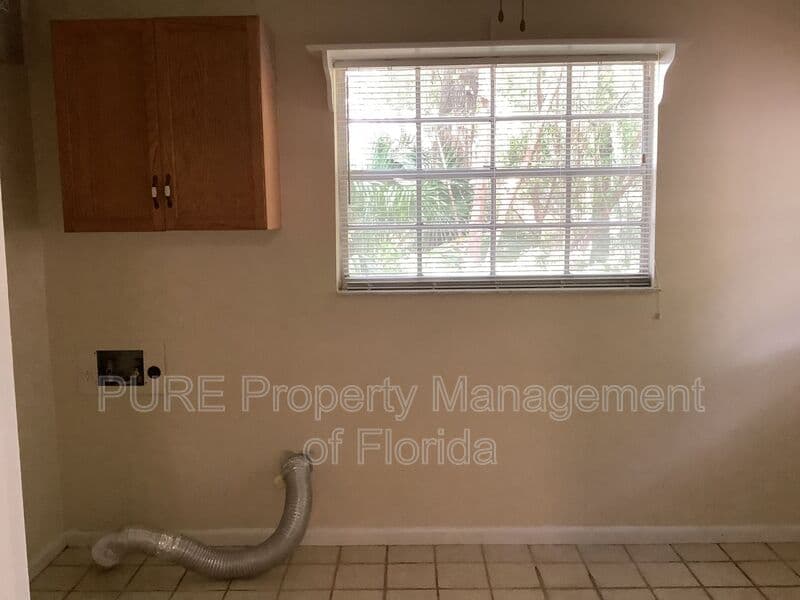 Ocala House: 711 NE 41st Avenue