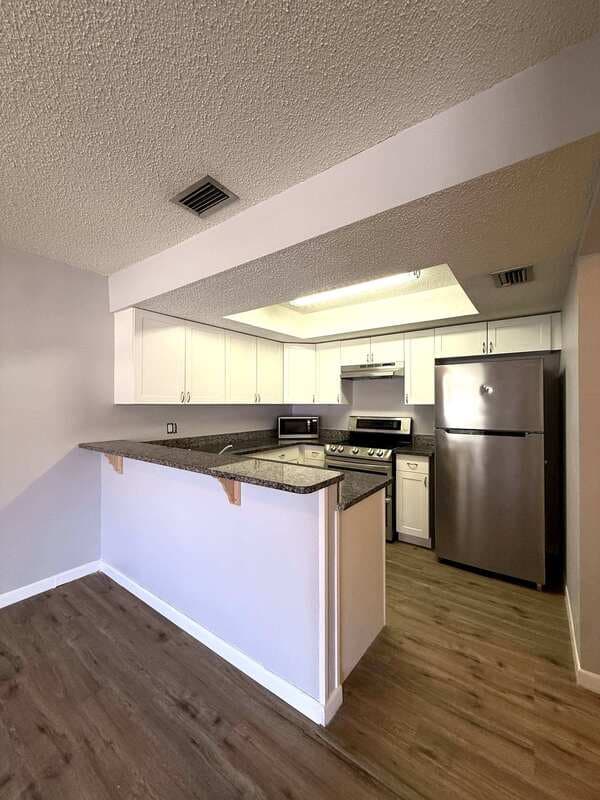 Brandon Condo: 3202 Bloomingdale Villas Court -3202