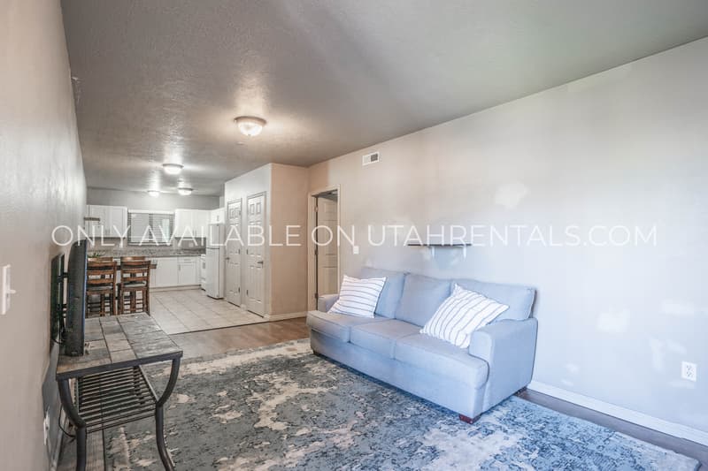 Provo House: 884 E 700 N